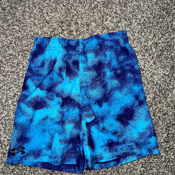 Boys under Armour loose shorts with tie strings and pockets size youth medium - Picture 1 of 5